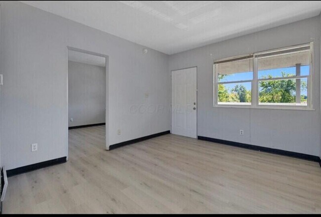 Foto del edificio - 464 E Norwich Ave