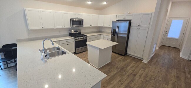 Building Photo - Brand New Moonstone Patio Villa – Walk to ...