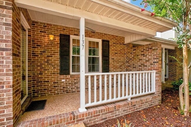 Building Photo - 137 Pepper Ridge Cir