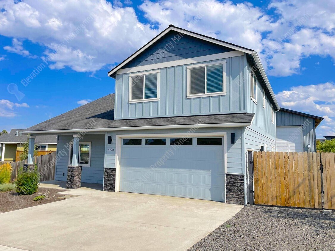 Foto principal - 3-bedroom home in Redmond with Huge Bonus ...