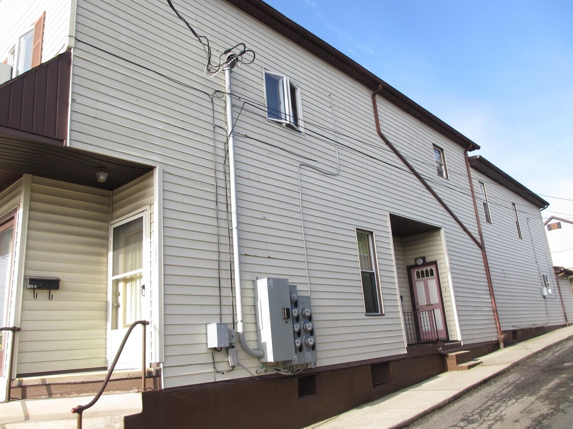 Building Photo - 120-122 S 2nd St