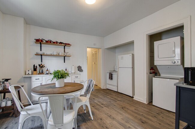 Foto del edificio - 1954 Manila Ave