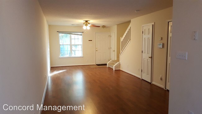 Building Photo - 104 Tannenbaum Cir