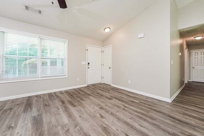 Building Photo - 45 Weldon Pl