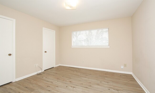 Foto del edificio - 6406 Ashton St