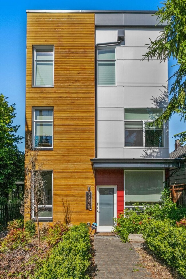 Foto del edificio - 3bd/1.75ba Seattle Townhome