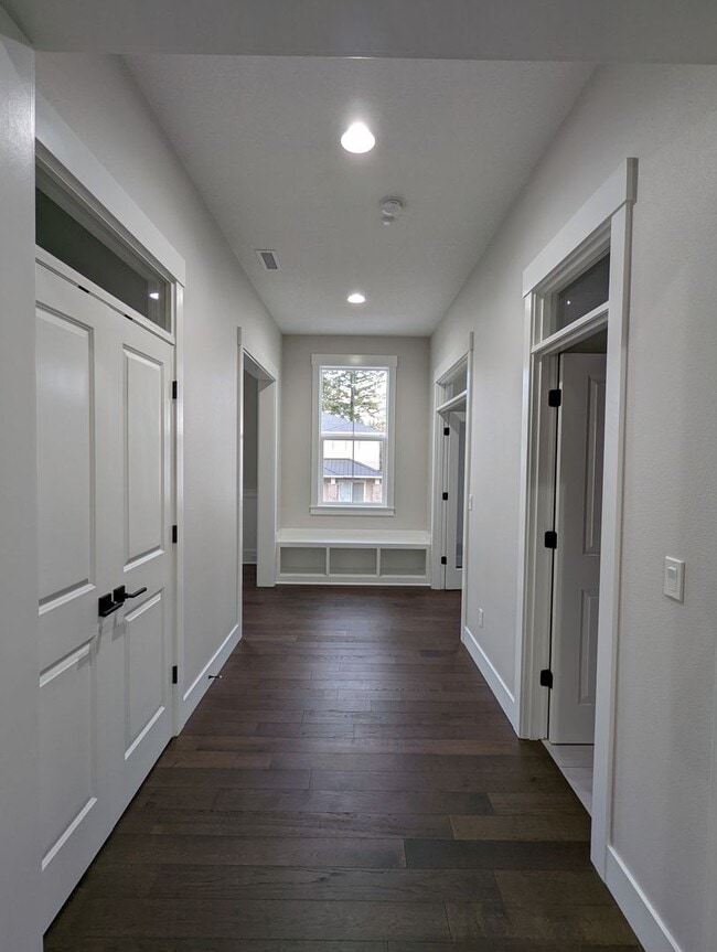 Building Photo - Outstanding 5 BD* 3 BA* Single Family Home...