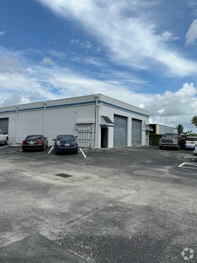 Building Photo - 13702 SW 145th Ct