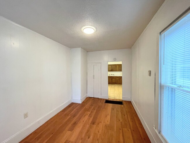 Foto del edificio - 1 Bed 1 Bath Duplex