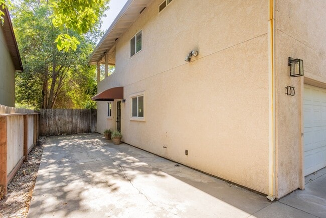 Building Photo - Ultra Unique Chico Tree House in The Avenues
