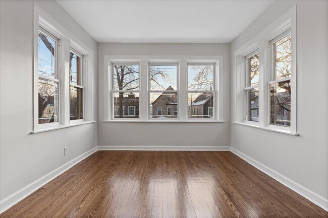 Foto del edificio - 2338 N Avers Ave