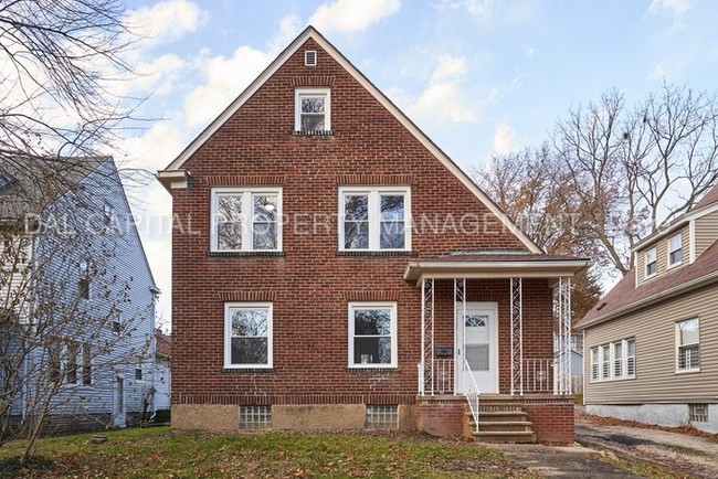 Building Photo - Large Firestone 4 Bed Brick Home
