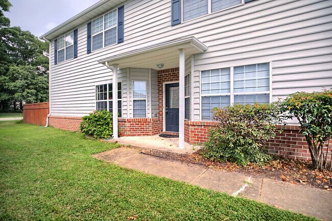 Foto del edificio - Call Sabrina Thomas Office at 757-767-0767 for more information