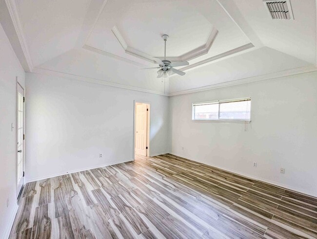 Building Photo - Move-in Ready 3 bed/ 2 bath home in South ...