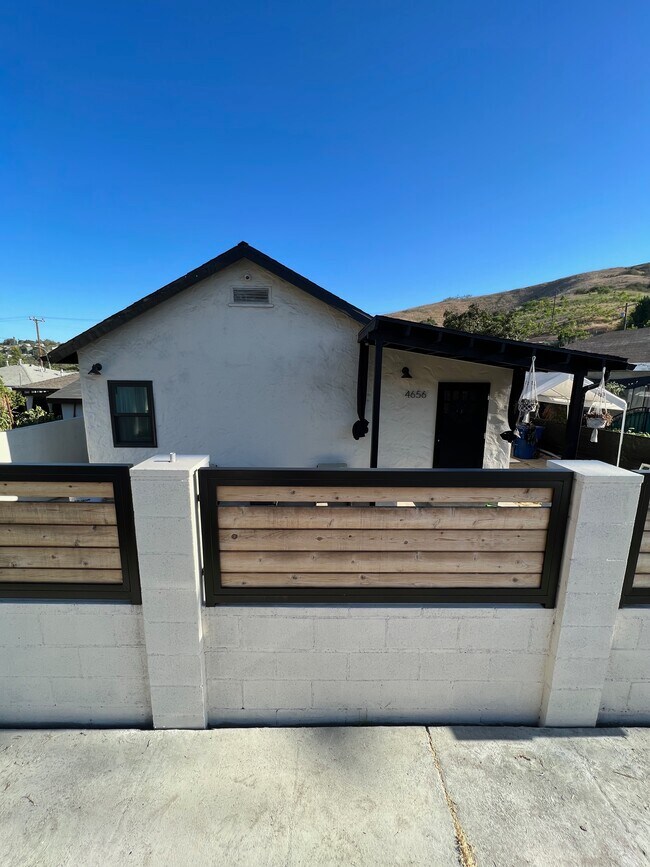 Building Photo - 4656 Butterfly Ln