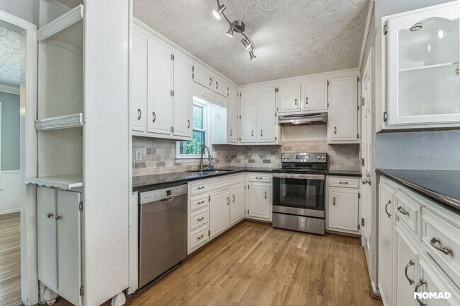 Foto del edificio - Spacious 5BR House in Marietta
