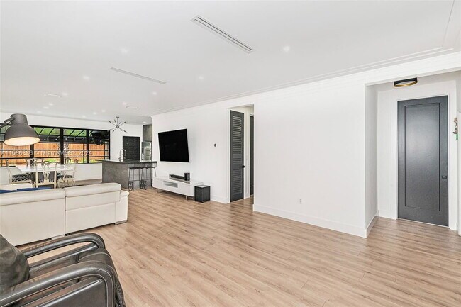 Foto del edificio - Fairway Drive, Miami Beach, FL 33141 - 3 B...