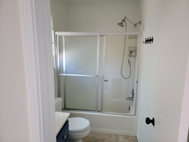 Building Photo - Mountain Home