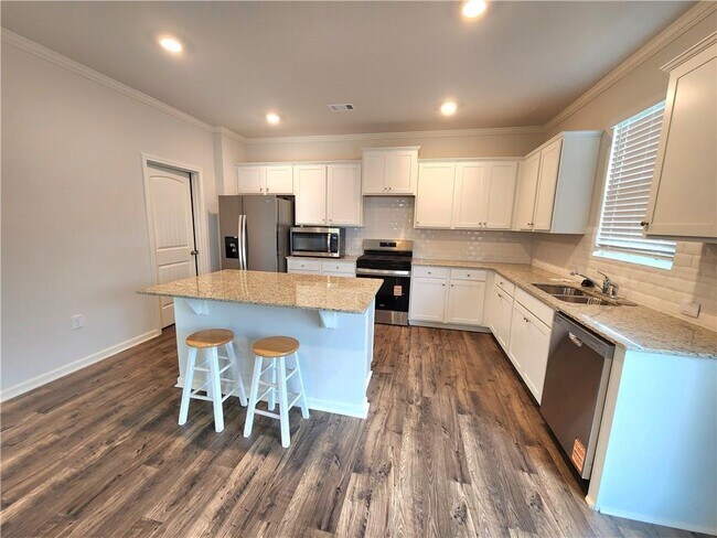 Building Photo - 359 King Vlg
