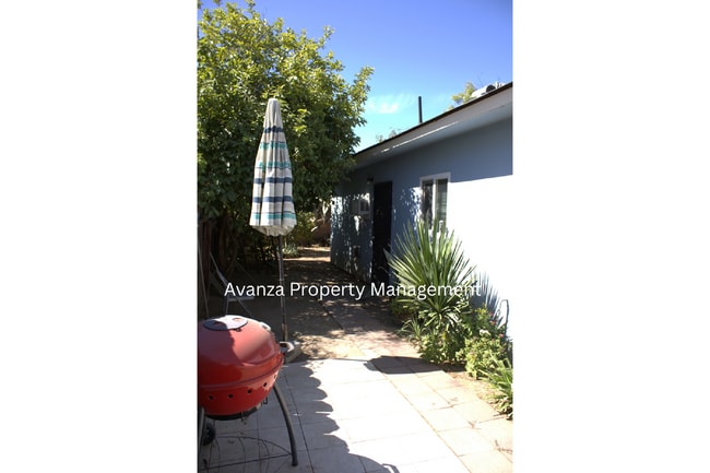 Foto del edificio - 1 Year Lease 1 Bed  1 Bath  Rent: $850 Dep...