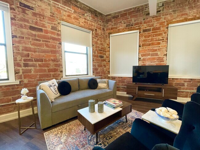 Foto del edificio - 1211 W 27th St