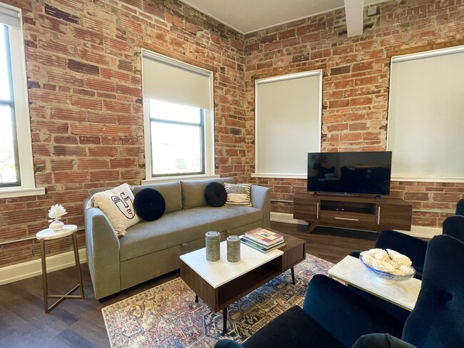 Building Photo - 1211 W 27th St