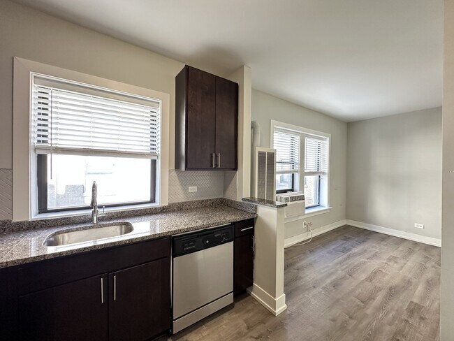 Foto del edificio - 722 W Brompton Ave
