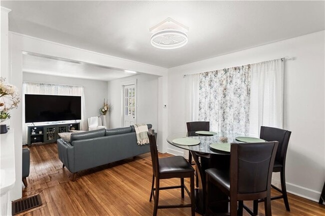 Building Photo - 476 Providence St