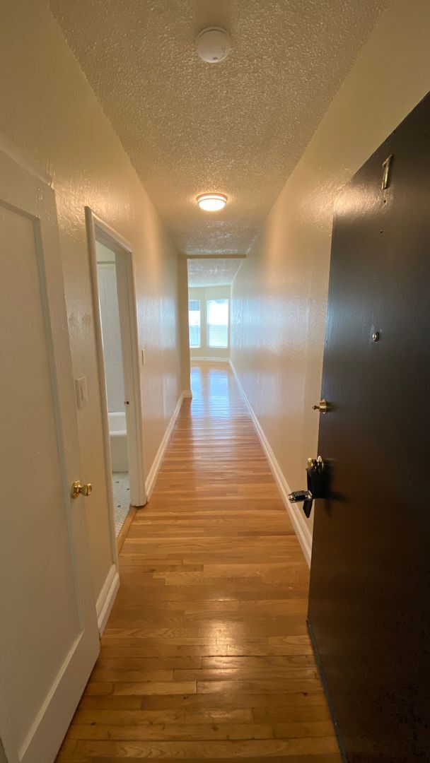 Building Photo - Studio Apartment Available Now!