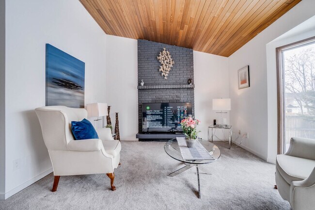 Photo du bâtiment - 4407 Whitemud Rd NW