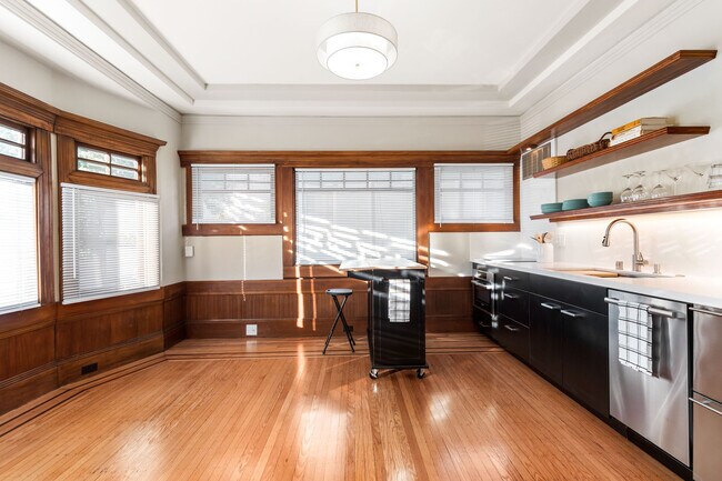 Foto del edificio - 5944 Claremont Ave