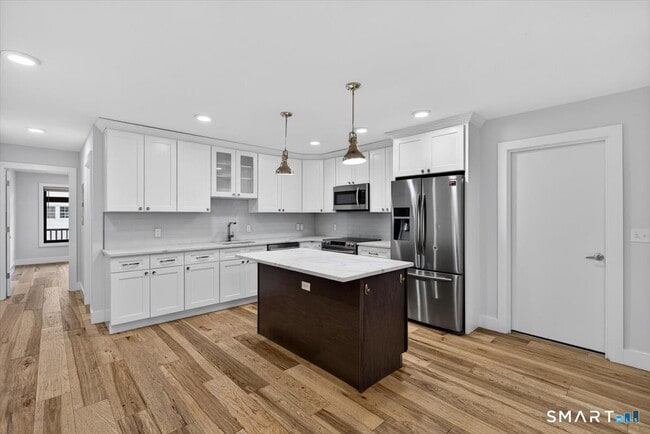 Building Photo - 32 1/2 Village Rd