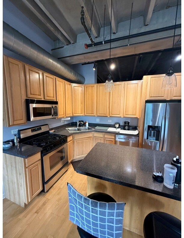 Foto del edificio - 1740 N Maplewood Ave