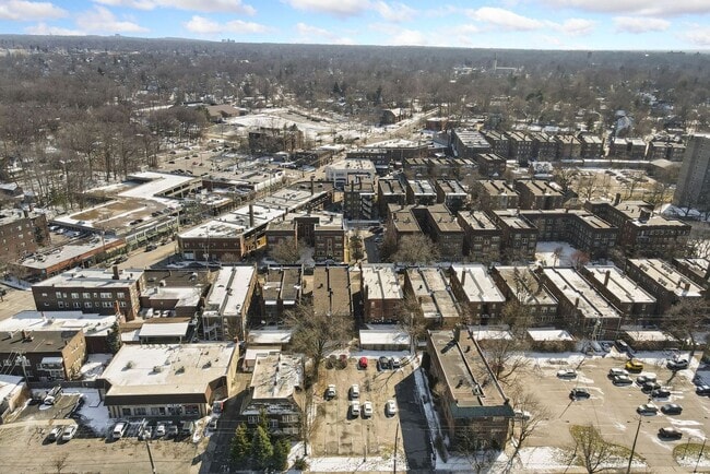 Building Photo - 2773 Hampshire-Unit 3