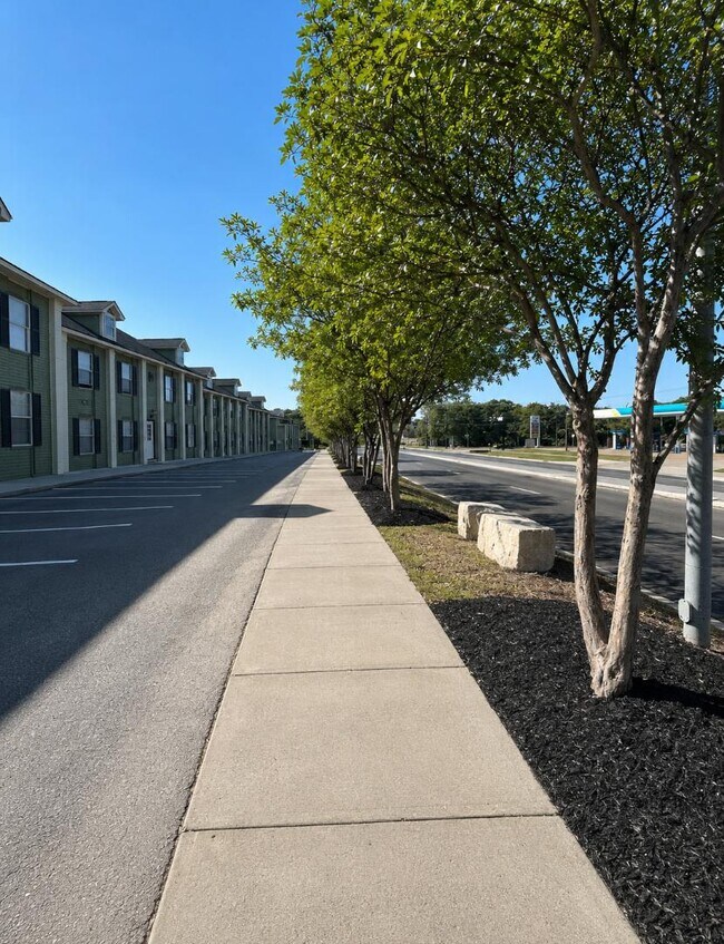 Foto del edificio - 1504 Broadmoor Dr