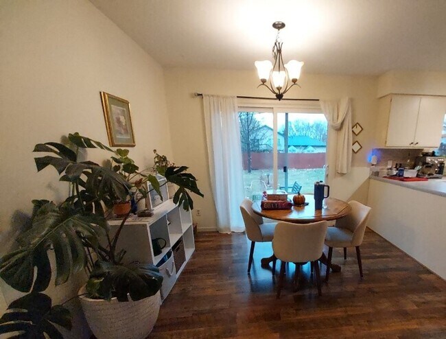 Building Photo - Nice 3 Bedroom 2 Bathroom House in Somerset