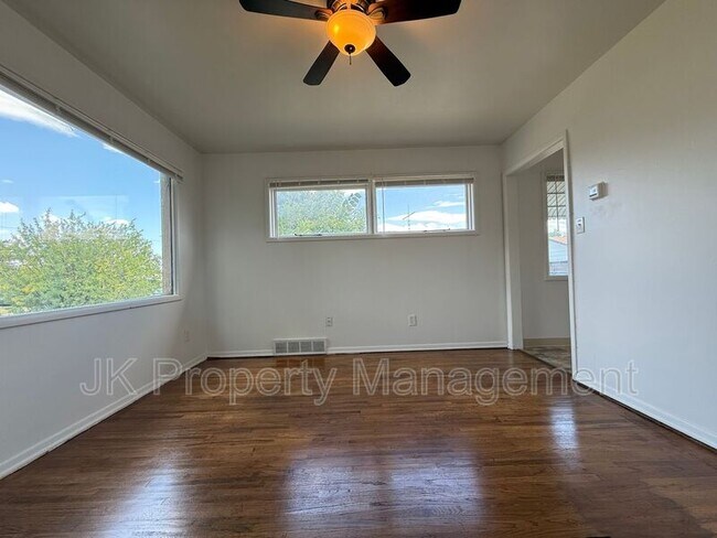 Foto del edificio - 1216 5th Ave NW