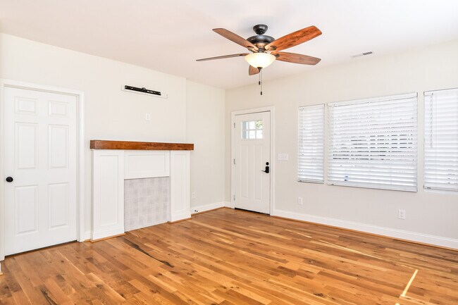 Building Photo - 550 Pinckney Ct