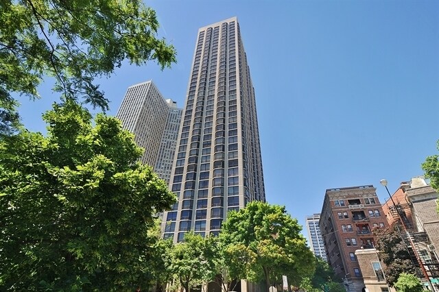 Primary Photo - 2650 N Lakeview Ave