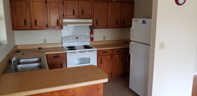 Kitchen - 7519 Sunset Ave
