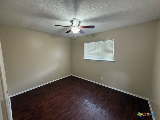 Building Photo - 1243 N LBJ Dr