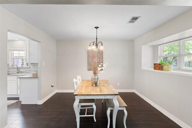 Foto del edificio - 5747 Rutherglenn Dr