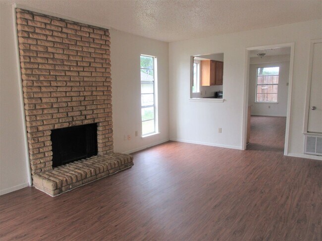 Foto del edificio - 6910 Millrace Dr