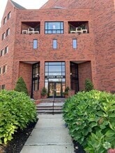 Building Photo - 44 Elm St