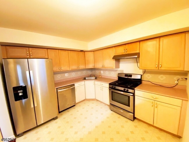 Building Photo - 42 Edgefield Dr