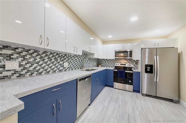 Foto del edificio - 1301 NE 7th St