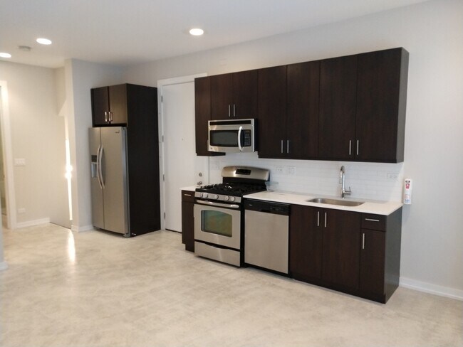 Building Photo - 4018 N Kenmore Ave
