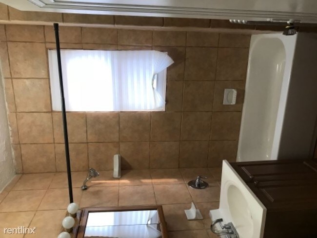 Foto del edificio - 186 Tuxedo Pkwy