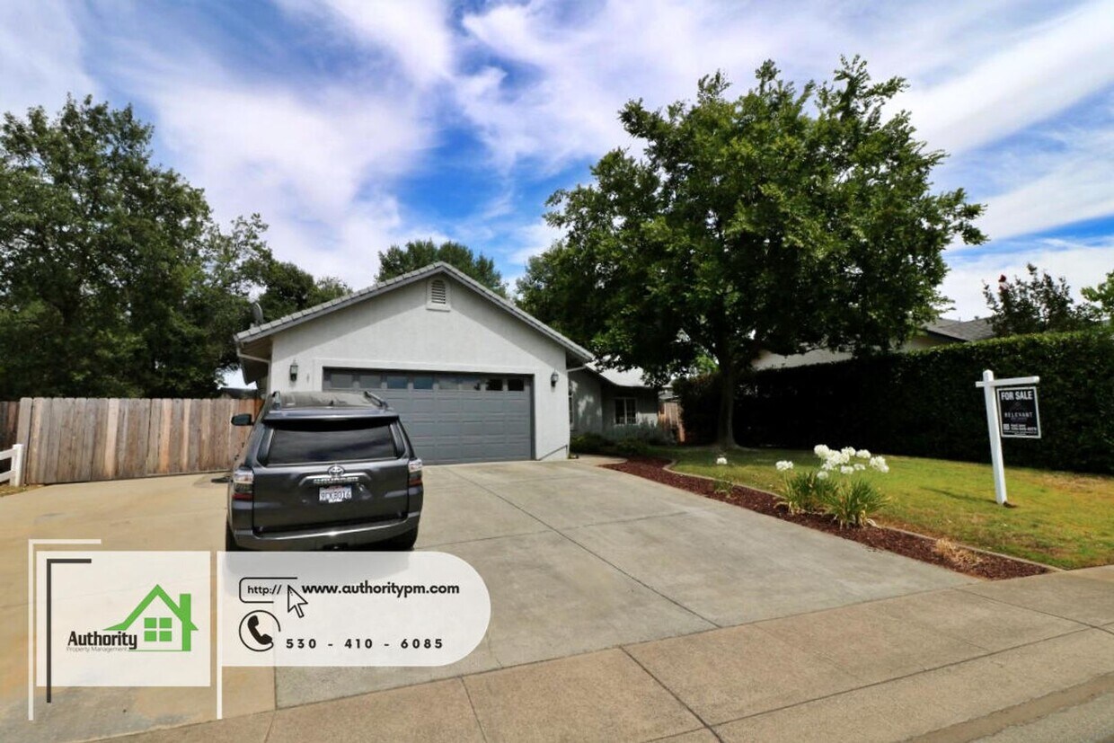 Primary Photo - 3461 Meridian Dr - We Welcome Dogs with an...