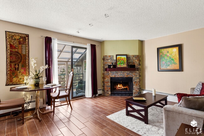 Building Photo - 3011 Lois Dr